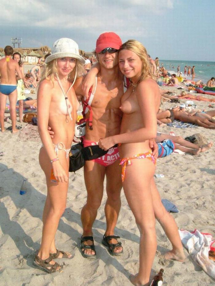 【ヌーディストビーチエロ画像】エロすぎる！まるで裸祭りのヌーディストビーチ 32