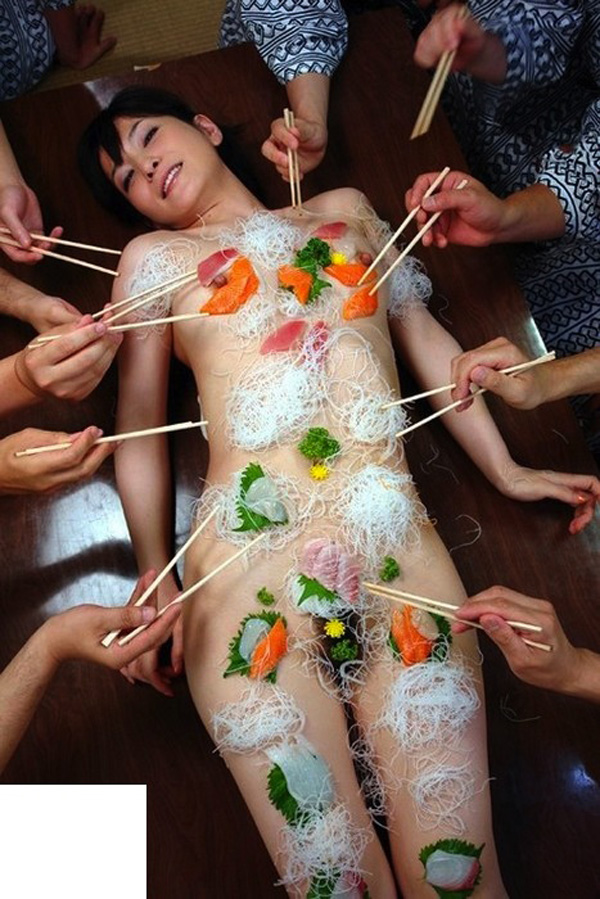 【女体盛りエロ画像】裸体に食物を乗せた美女の姿が色々な意味で美味そうｗ（53枚） 20
