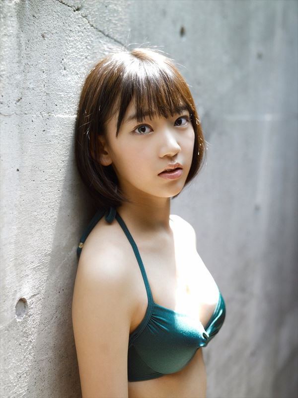 【グラビアエロ画像】HKT宮脇咲良のセクシー水着姿がエロ可愛いｗｗｗｗ（54枚） 41
