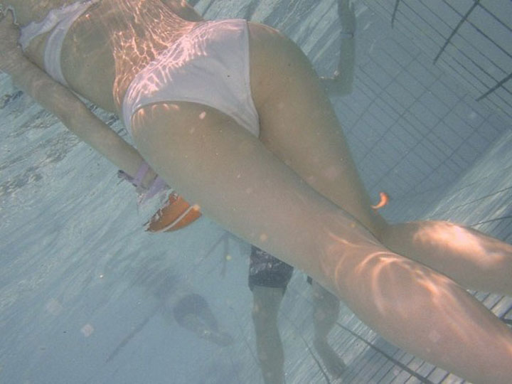 【露出エロ画像】＊みずのなかにいる＊水中の艶めかしい女体がメチャシコｗ（50枚） 18