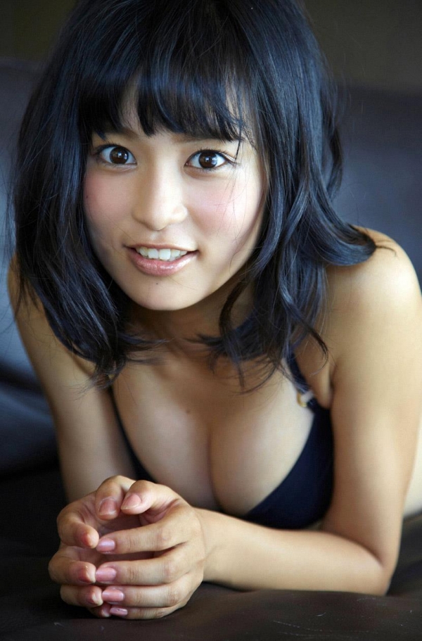 【グラビアエロ画像】小島瑠璃子のセクシーグラビア！童顔なのにこの成熟した身体！ 46
