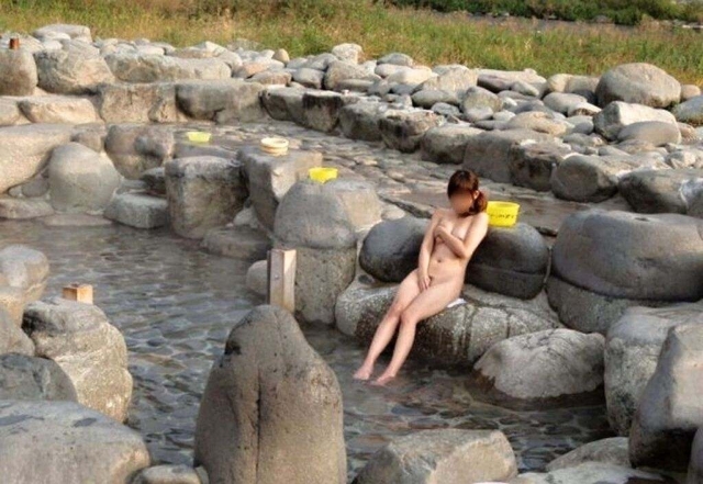 【女風呂エロ画像】素人女性が露天風呂などに入って寛いでいる姿がエロ過ぎて勃起不可避ｗｗｗｗ 02