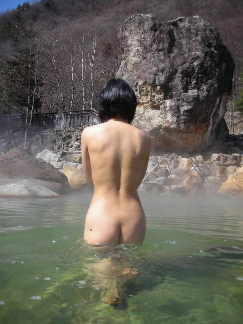 【女風呂エロ画像】素人女性が露天風呂などに入って寛いでいる姿がエロ過ぎて勃起不可避ｗｗｗｗ 06