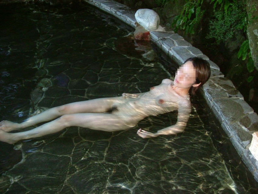 【女風呂エロ画像】素人女性が露天風呂などに入って寛いでいる姿がエロ過ぎて勃起不可避ｗｗｗｗ 09